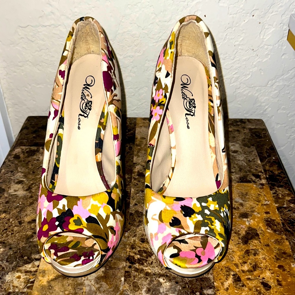 Weird Rose women’s size 6 heel